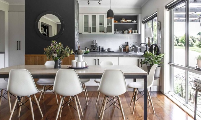 Lyonville House | Wombat Edge ~ Daylesford Region ~ Country Home with Private Lake!