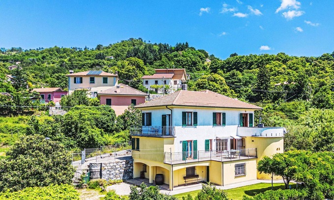 Velva Villa | Wonderful private villa for 14 people with WIFI, TV, patio, pets allowed and parking