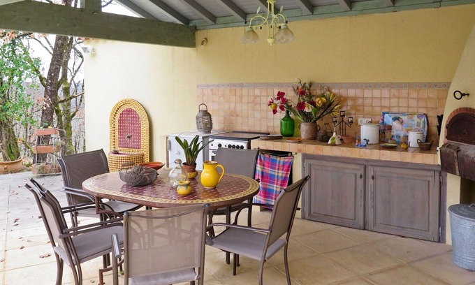 Terrasson-la-Villedieu Villa | Wonderful private villa for 4 guests with WIFI, pool, TV, terrace and parking