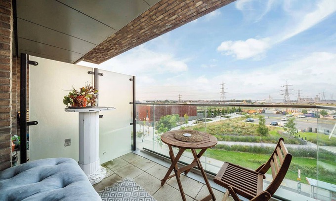 Thames Apartment | Wonderful 1BR Flat with Amazing Balcony Views