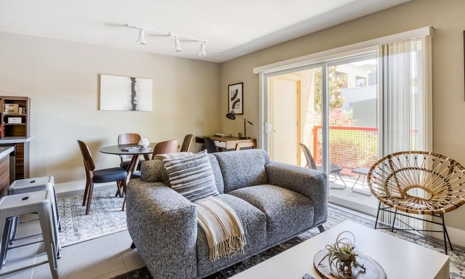 East San Mateo Apartment | Wonderful 1BR in San Mateo, Gym + Pool
