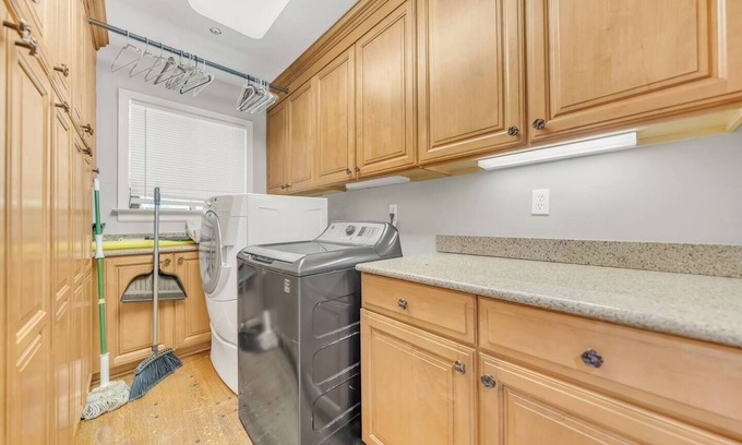 East Memphis House | Wonderful 4-bedroom house with AC, Game room, Backyard and Grill at Memphis