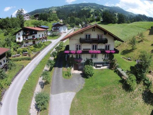 Hopfgarten Markt Apartment | Wonderful Apartment in Hopfgarten im Brixental with Parking