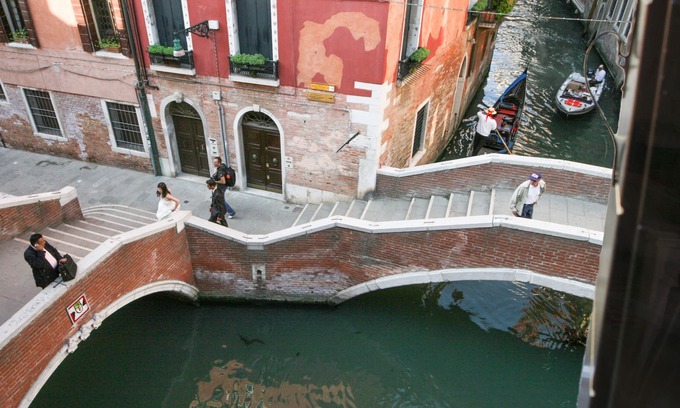 Castello Apartment | WONDERFUL CANAL VIEW, RELAXING TERRACE, CITY CENTER, FREE WIFI, CONDITIONING AIR