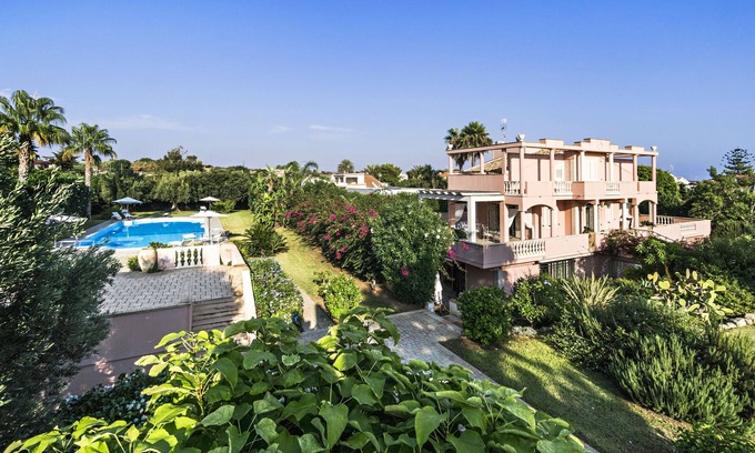Caucana-finaiti-casuzze-finaiti Nord Villa | Wonderful charming villa, with large swimming pool and next to the beach
