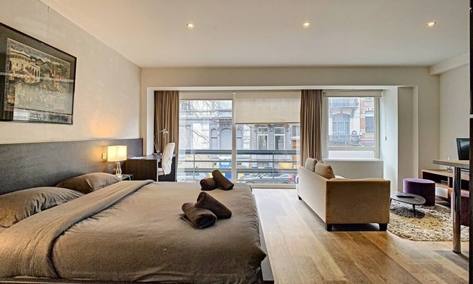 Vorst Apartment | Wonderful "corporate" new flat