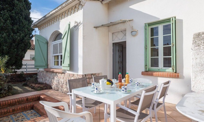 Le Grand Large House | Wonderful private villa for 6 guests with A/C, WIFI, TV, pets allowed and parking