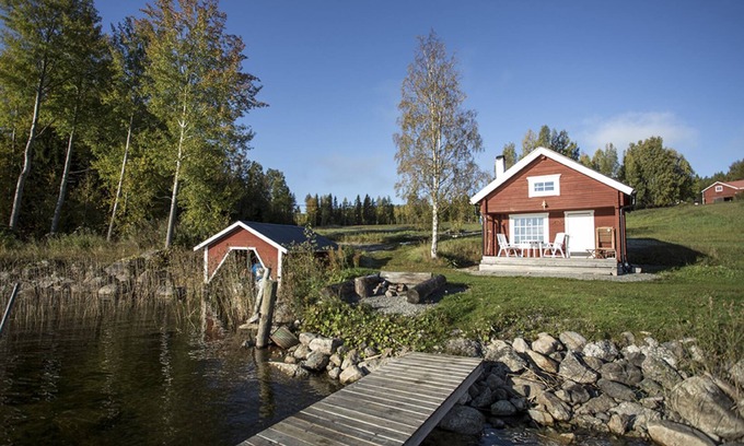 Gallo House | Wonderful holiday home right on the lake with sauna, WiFi and wilderness pool (rentable)