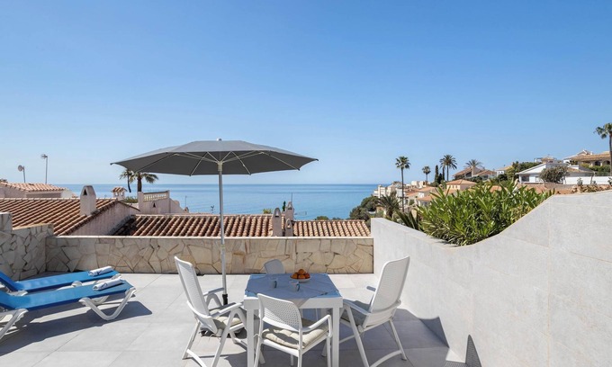 Chimenea House | 'Wonderful house just above the Sea' with Sea View, Garden and Wi-Fi