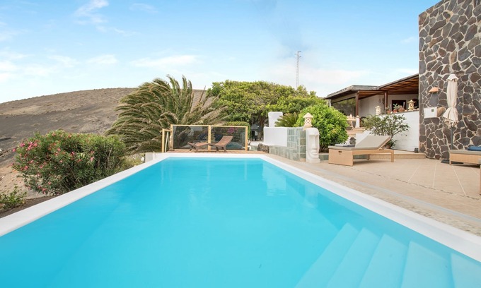 La Asomada Ski Chalet | Wonderful House Pure La Asomada with Incredible Sea Views, Wi-Fi