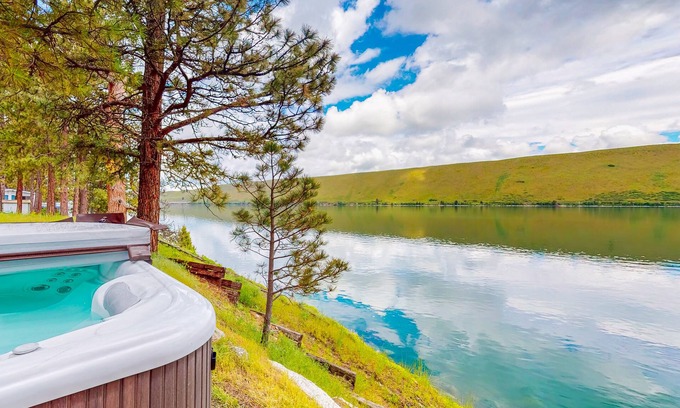 Joseph House | Wonderful lakeside home with private hot tub & attractive all-wood interior