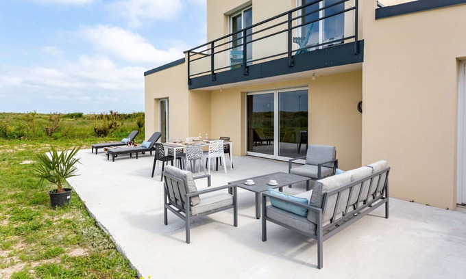 Bretteville-sur-Ay House | Wonderful private villa for 4 guests with WIFI, TV, terrace and parking