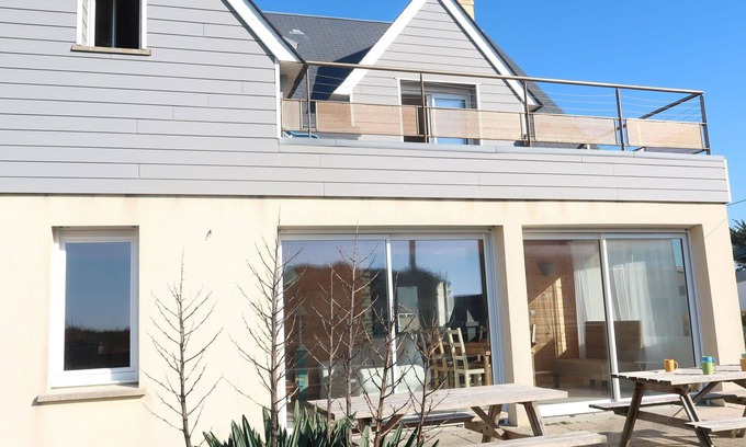 Denneville House | Wonderful private villa for 7 people with WIFI, TV, terrace, pets allowed and parking
