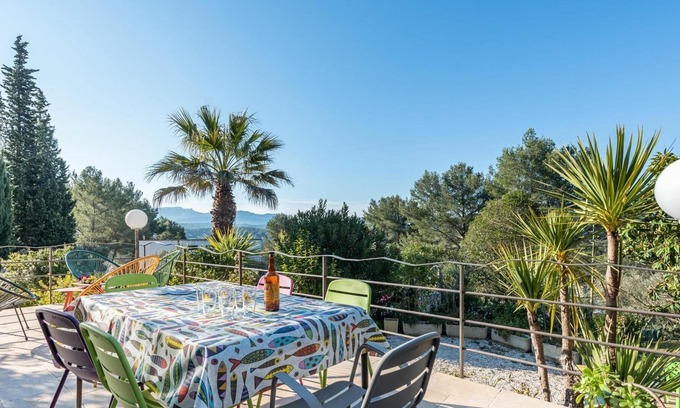 La Bouilladisse House | Wonderful private villa for 6 people with WIFI, private pool, TV, terrace and parking