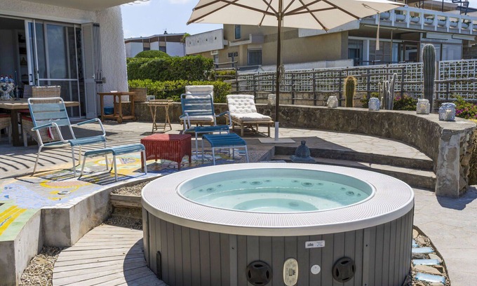 Santa Marinella Villa | Wonderful private villa for 8 guests with WIFI, A/C, hot tub, TV, terrace, pets allowed and park.