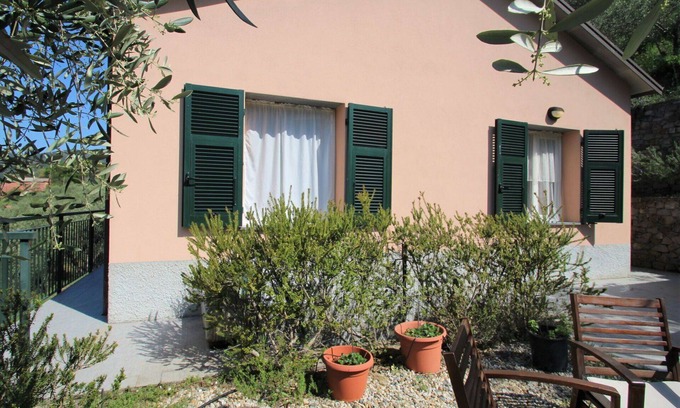Sestri Levante House | Wonderful private villa for 4 people with WIFI, A/C, TV, patio and parking