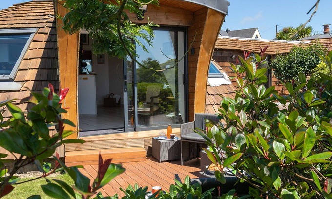 Plouguerneau House | Wonderful private villa for 2 guests with TV, terrace and parking