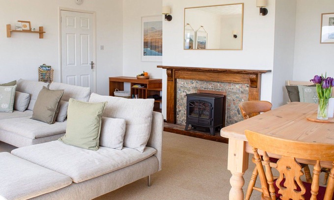 Portree House | Wonderful private villa for 4 people with WIFI, TV, patio and parking
