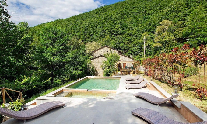 Sansepolcro Villa | Wonderful private villa with WIFI, private pool, hot tub, TV, patio, pets allowed and parking