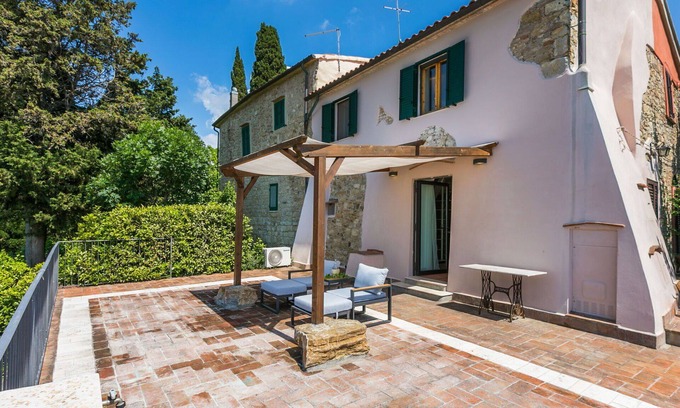 Santa Luce House | Wonderful private villa with WIFI, A/C, TV, patio, pets allowed, panoramic view and parking