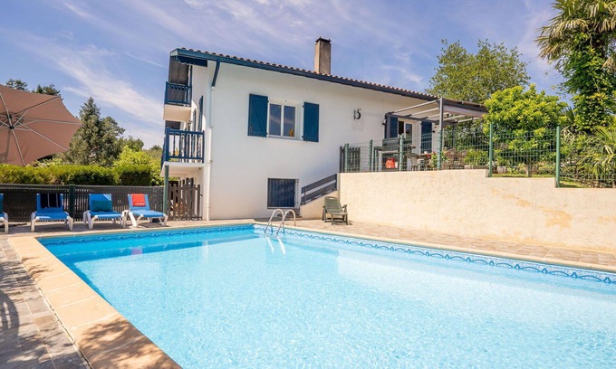 Arcangues House | Wonderful private villa for 8 people with WIFI, private pool, TV, terrace, pets allowed and park.