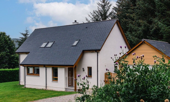 Drumnadrochit Villa | Wonderful private villa for 8 people with WIFI, TV, pets allowed and panoramic view