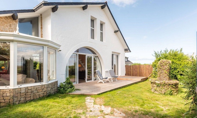 Morbihan House | Wonderful private villa for 8 guests with WIFI, TV, terrace and parking