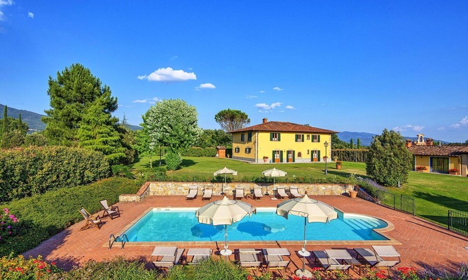Porrena Villa | Wonderful private villa with WIFI, private pool, TV, patio, pets allowed, panoramic view and par.