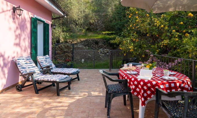 Diano San Pietro House | Wonderful private villa for 4 people with TV, terrace, pets allowed and parking