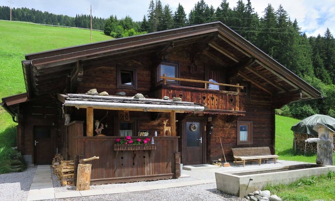 Hippach House | Wonderful private villa for 13 people with WIFI, TV, terrace, pets allowed and parking