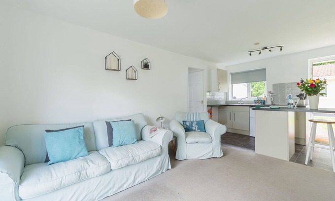 Liskeard House | Wonderful private villa for 4 people with WIFI, TV and patio