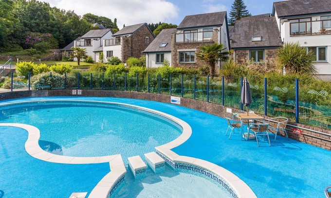 Carnon Downs House | Wonderful private villa for 4 guests with pool, WIFI, TV, patio, pets allowed and parking