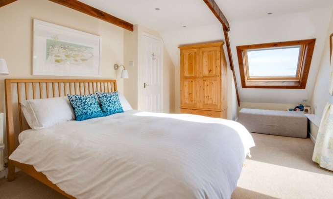 Wadebridge Villa | Wonderful private villa for 4 people with TV, pets allowed and parking