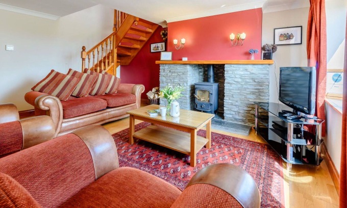 Silian House | Wonderful private villa with WIFI, hot tub, TV, patio, pets allowed, panoramic view and parking