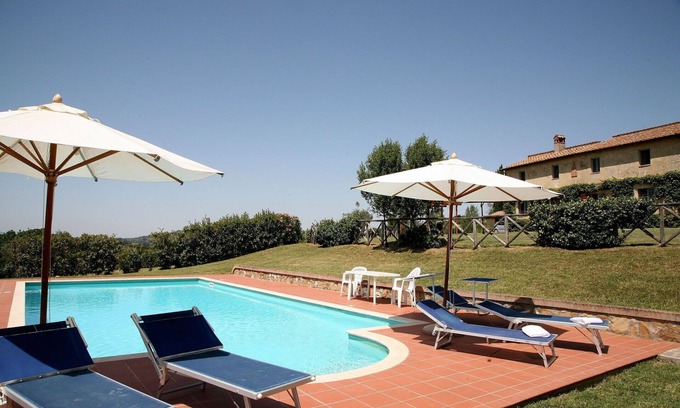 Montoro Villa | Wonderful private villa with private pool, WIFI, TV, patio, pets allowed, panoramic view and par.