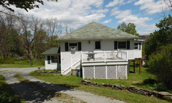 Watkins Glen House | Wonderful Quiet neighborhood retreat in the Village of Watkins Glen