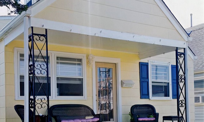 South End House | Wonderful Rare Single Family Near Beach