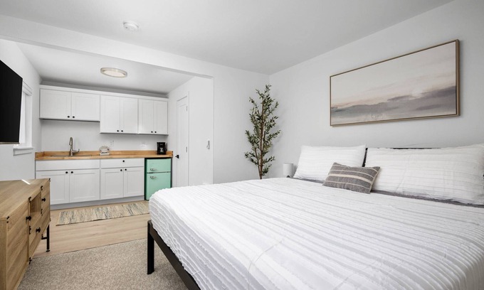 Manzanita Condo | Wonderful Rockaway Location, *Pet Friendly*, Newly Remodeled, Walk to Beach and Downtown, Unit 1