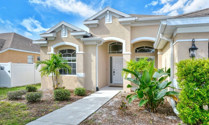 Fruitville House | WONDERFUL Sarasota Home NOW AVAILABLE FOR 2025 Mid/Long term.