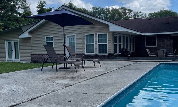Hinesville House | Wonderful spacious home in Hinesville, Ga. 5 min. from Ft. Stewart’s main gate!