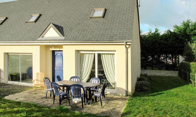 Hauteville-sur-Mer House | Wonderful villa for 4 guests with WIFI, TV, terrace, pets allowed and parking