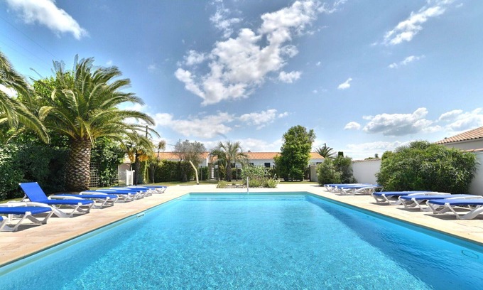 Cheray House | Wonderful villa for 4 guests with pool, WIFI, terrace and parking
