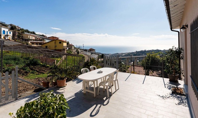 Sanremo House | Wonderful villa for 5 people with WIFI, A/C, TV, terrace and pets allowed