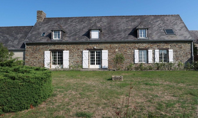 Vains House | Wonderful villa for 6 guests with TV and patio