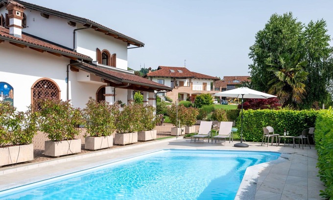 Barolo House | Wonderful villa for 6 people with WIFI, private pool, TV, terrace and parking