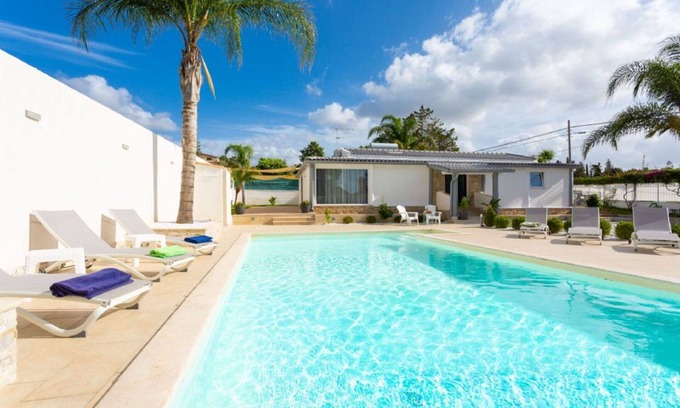 Trappeto Villa | Wonderful villa for 8 people with WIFI, A/C, private pool and TV