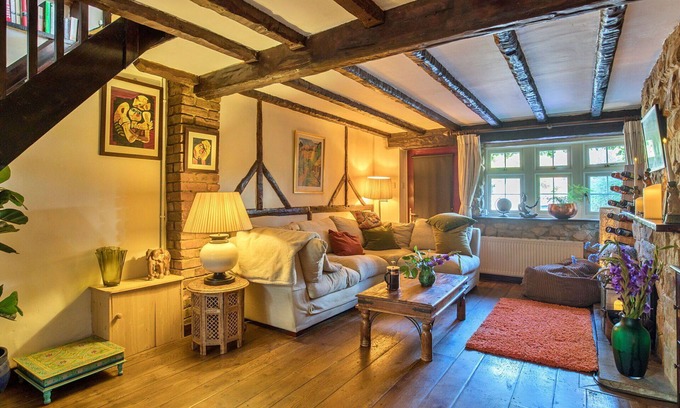 Dormansland House | Wonderful villa for 4 guests with WIFI and pets allowed