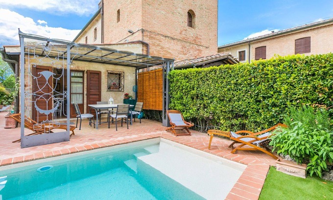 San Gimignano Villa | Wonderful villa for 4 people with WIFI, hot tub, private pool, TV, terrace and parking