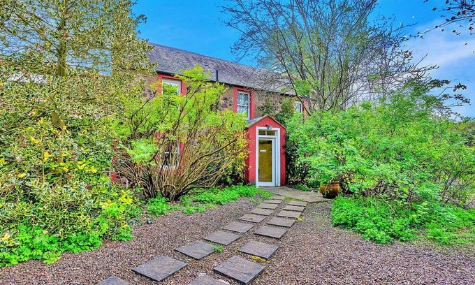 East Linton House | Wonderful villa for 5 guests with WIFI, terrace, pets allowed and parking