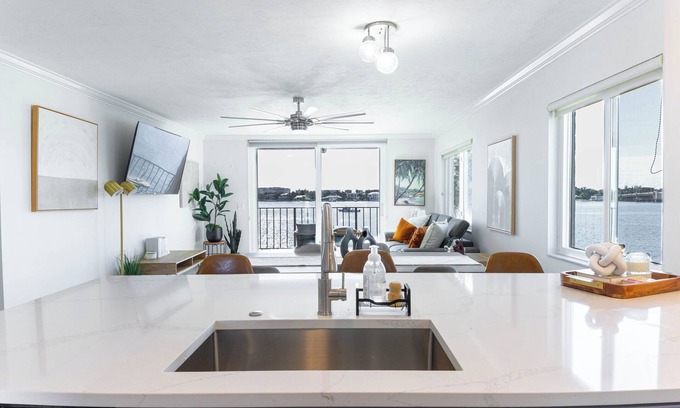Lantana Condo | Wonderful waterfront tranquilityn